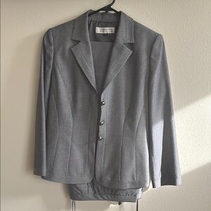 Tahari two piece ladies suit